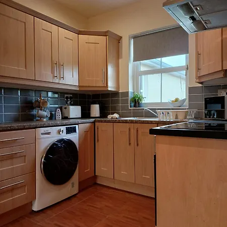 Апартаменты Flat In Centre Of Strokestown